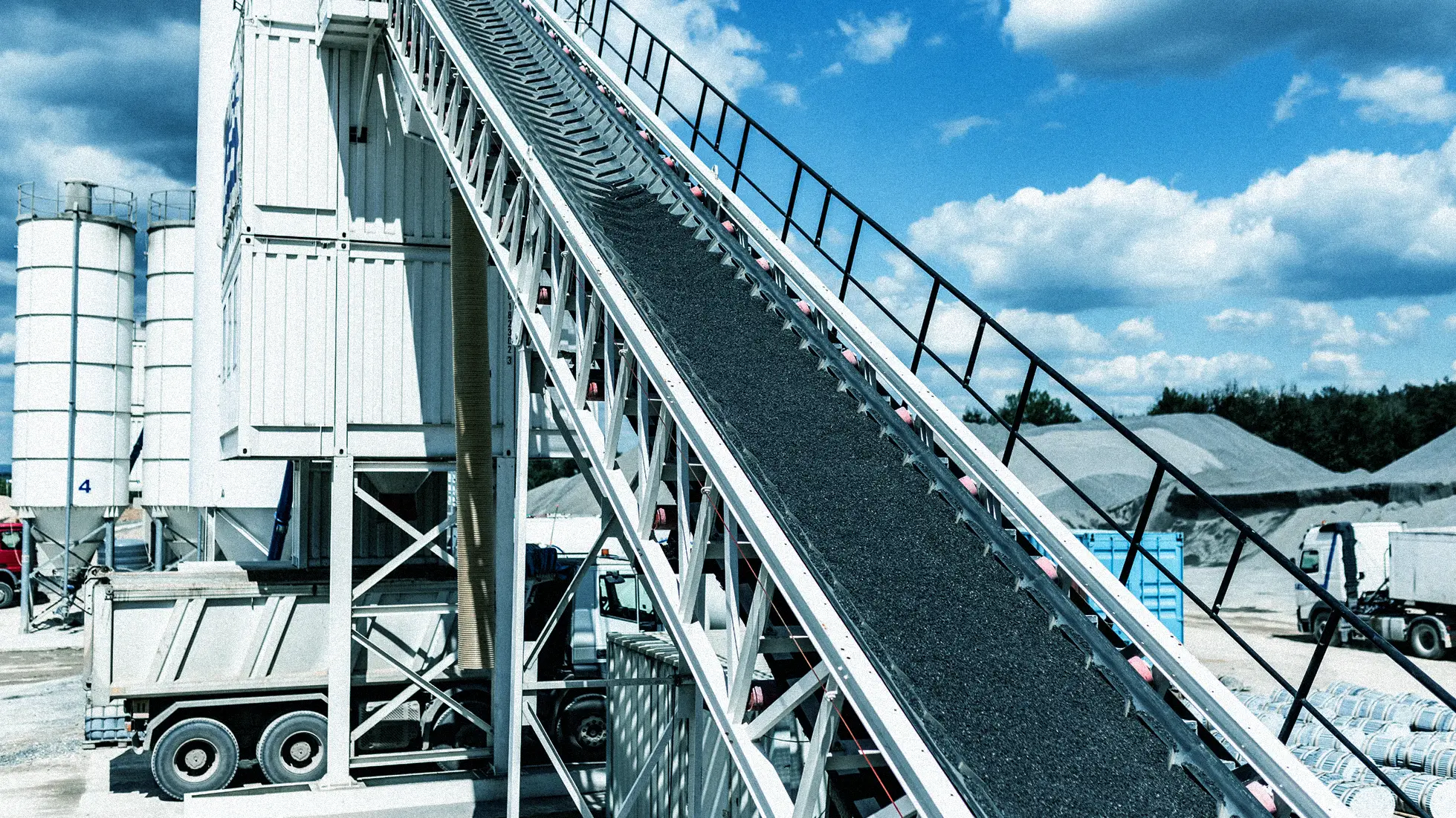 Jak wybrać odpowiedni przenośnik taśmowy do Twojej linii produkcyjnej?